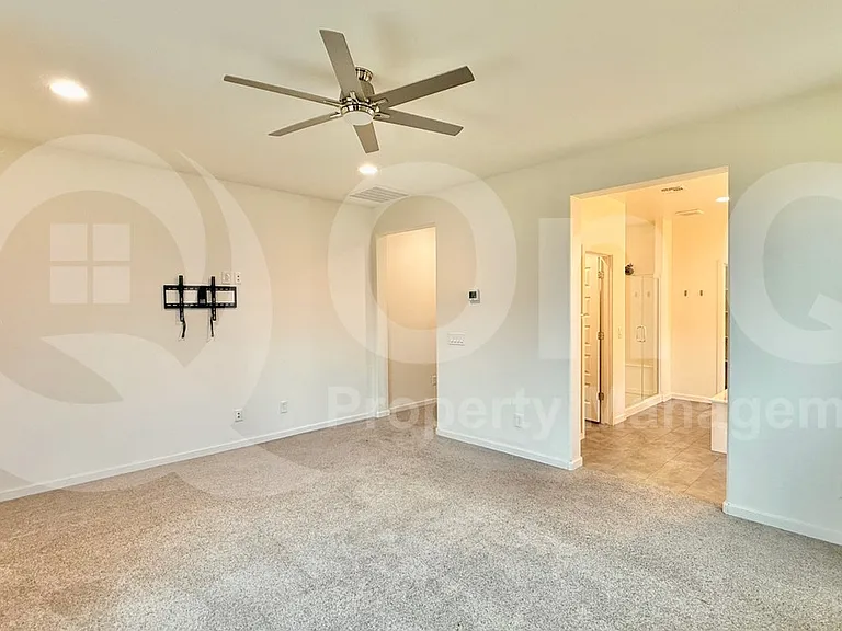 2906 E Russell St — Photo 9