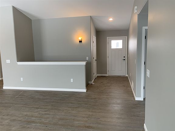 3rd image of 515 Woodland Cir