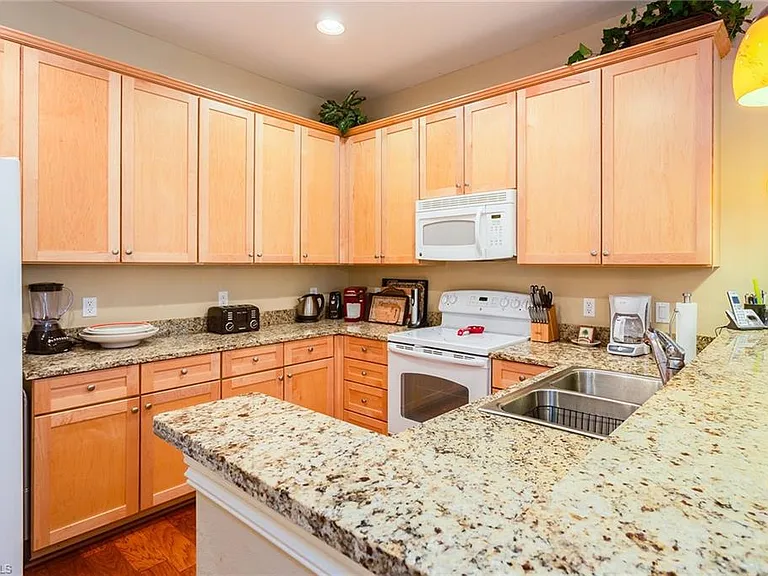 9088 Chula Vista St #108-3 — Photo 11