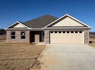 1117 Duke Dr, Bauxite, AR 72011