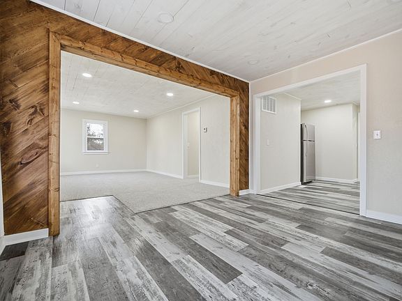 4th image of 211 N Britain Ave