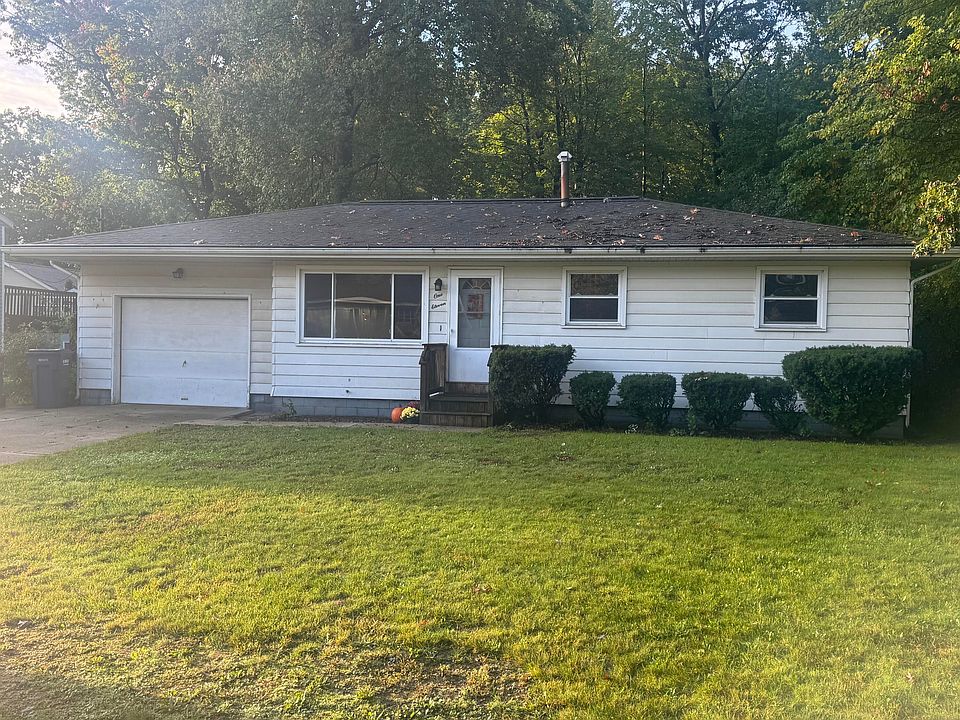 1st image of 111 W Oak St