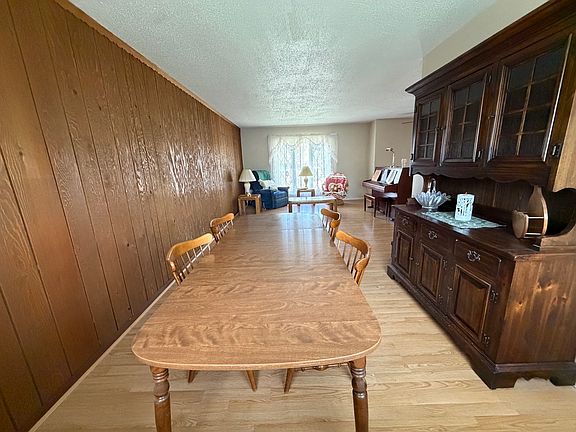 3rd image of 613 Wicker Ave