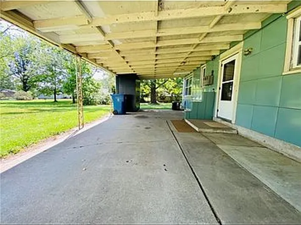 1007 E South Ave, Olney, IL 62450