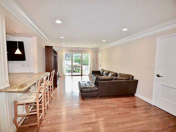 3rd image of 132 Santa Barbara Dr