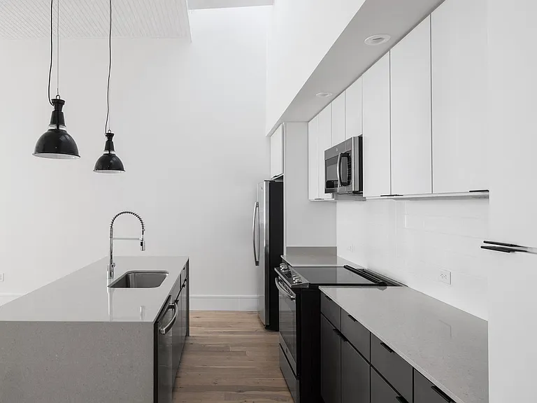 510 Julia St — Photo 2