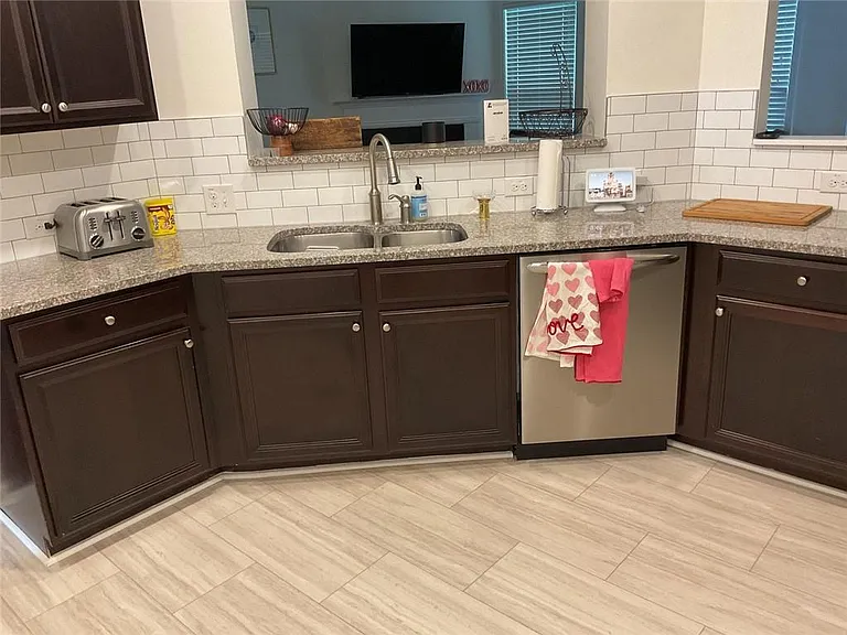 7305 Heritage Oak Ct — Photo 6