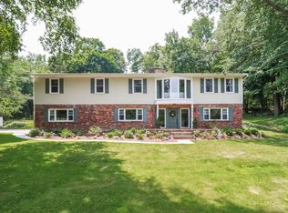 27 Irmgard Ln, Wilton, CT 06897