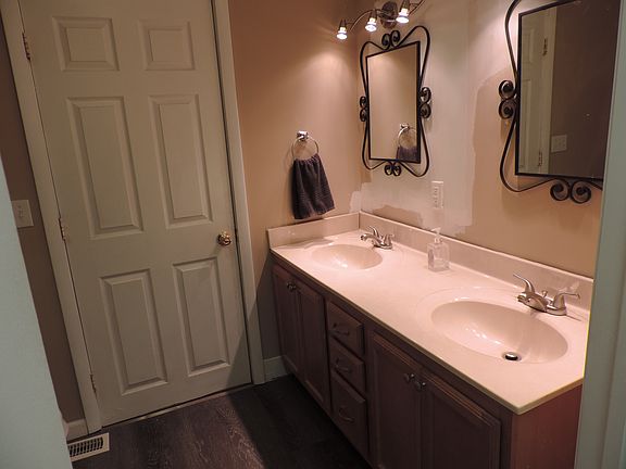 5th image of 1284 Chestnut St