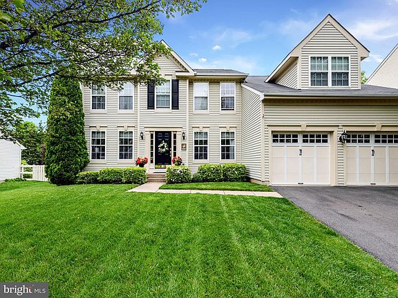2nd image of 35774 Chapel Hill Ct