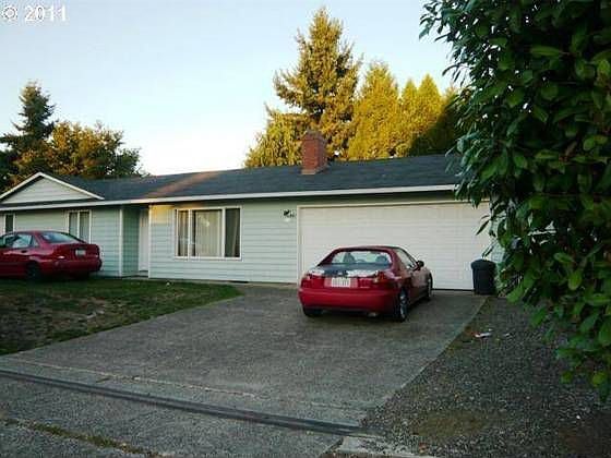 1st image of 913 NE 163rd Ave