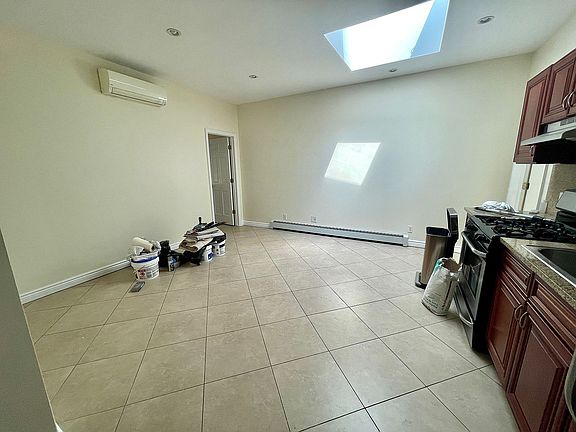 4th image of 20-21 Steinway St #2A