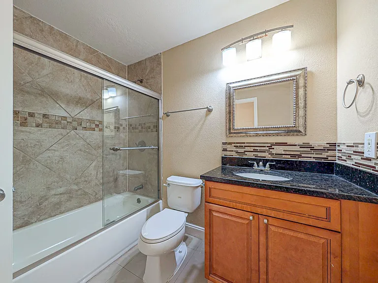 6022 Westgate Dr #101 — Photo 9