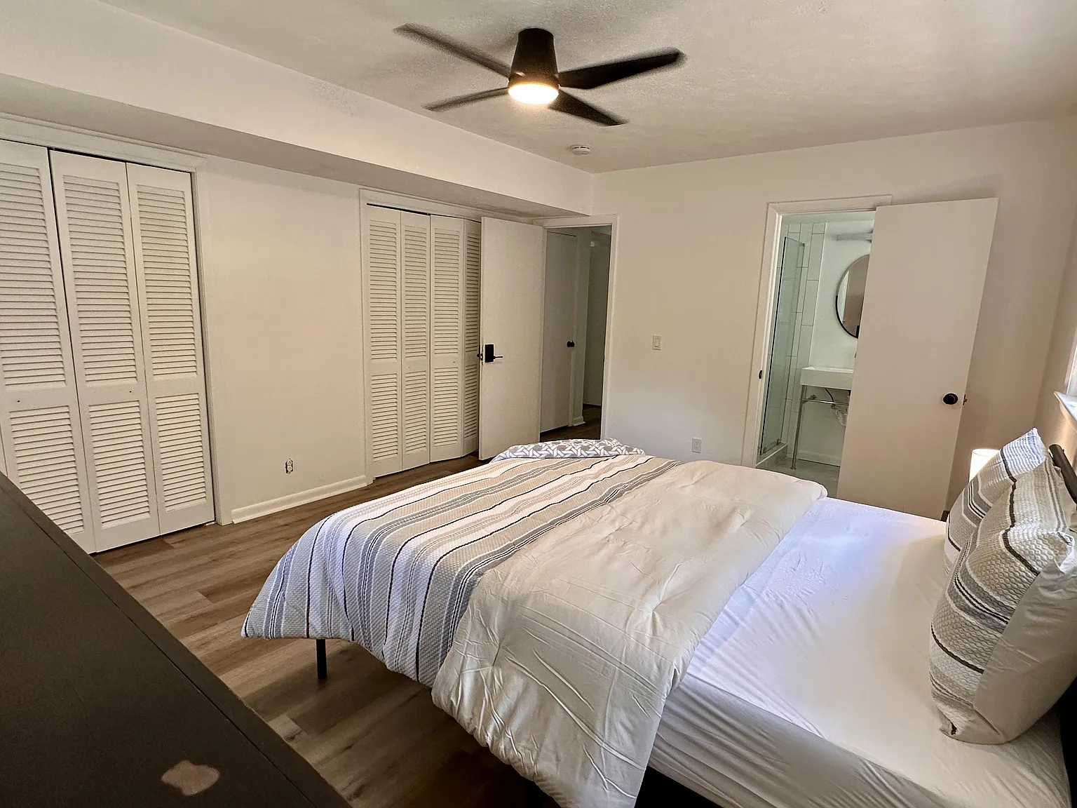 4 bed, 4.0 bath, 2100 sqft, $1,416 — Photo 4