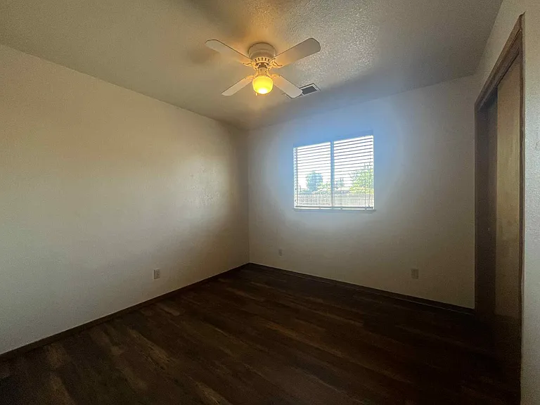 1251 W Davis St — Photo 13