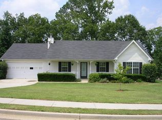 211 Greenleaf Dr, Hampton, GA 30228