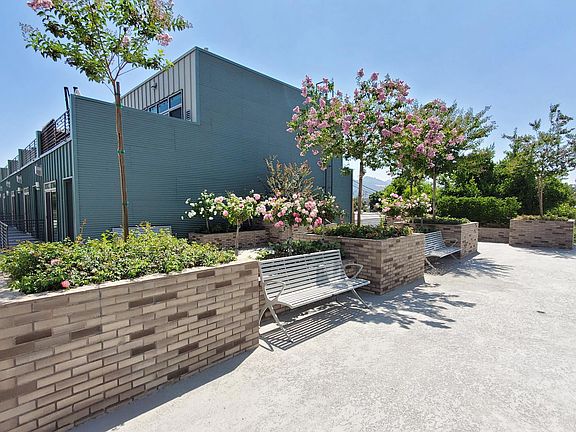 5th image of 728 W Doran St #266