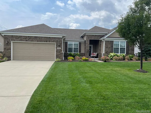 24262 Leelanau Ln, Brownstown, MI 48134