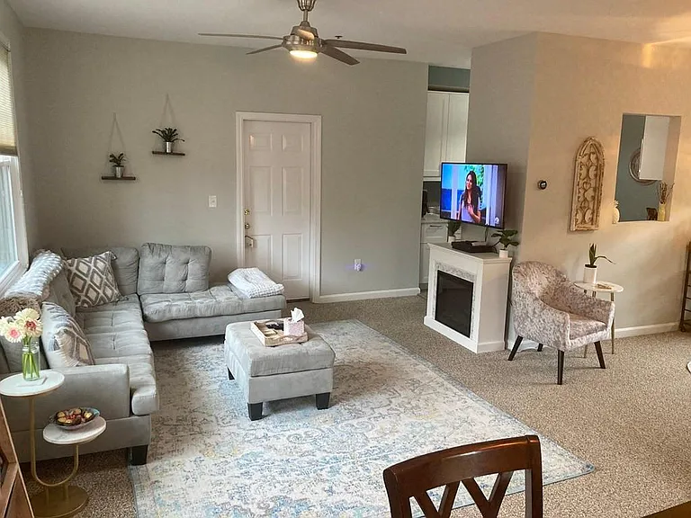 110 Maple Pl #8 — Photo 3
