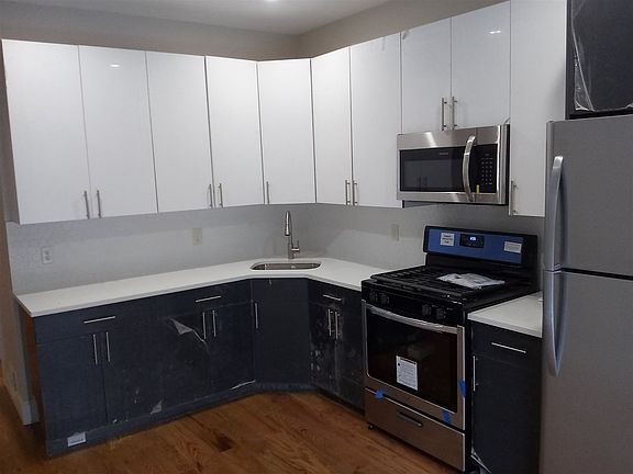 2nd image of 162 Clendenny Ave
