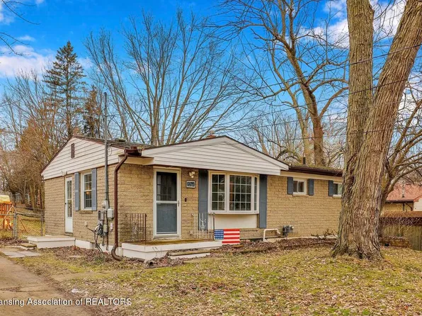 1266 Buckingham Rd, Haslett, MI 48840