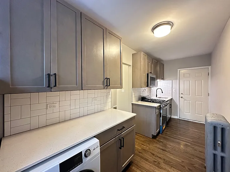 914 W Dakin St #211 — Photo 5