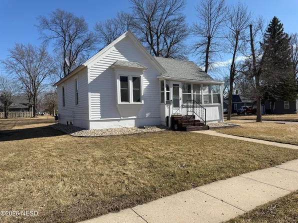 521 S 4th St, Milbank, SD 57252