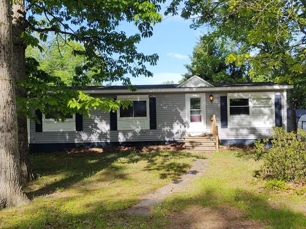 29 Oakwood Cir, Milford, NH 03055