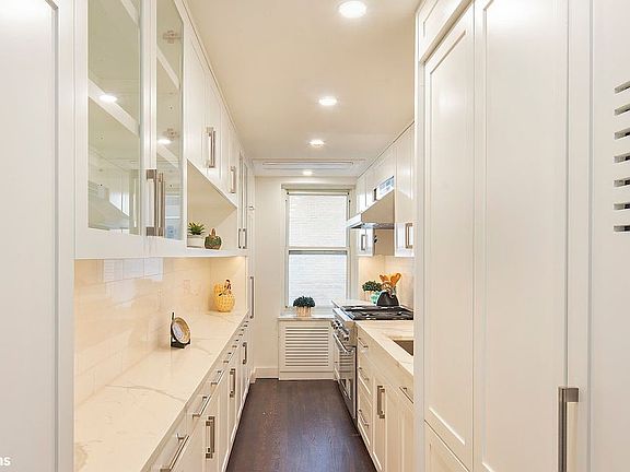 4th image of 170 E 77th St APT 8G