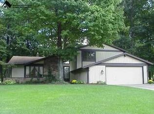 6805 Strathmore Dr, Valley View, OH 44125