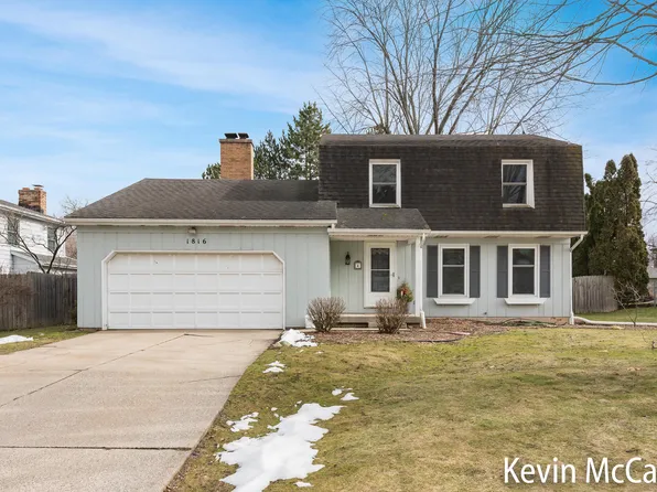 1816 Camille Dr SE, Kentwood, MI 49546