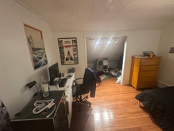 Available bedroom for rent
