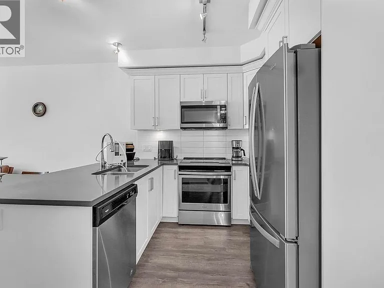 2436 Kelly Ave #216 — Photo 4