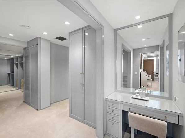 300 East 77th Street image 7 of 15