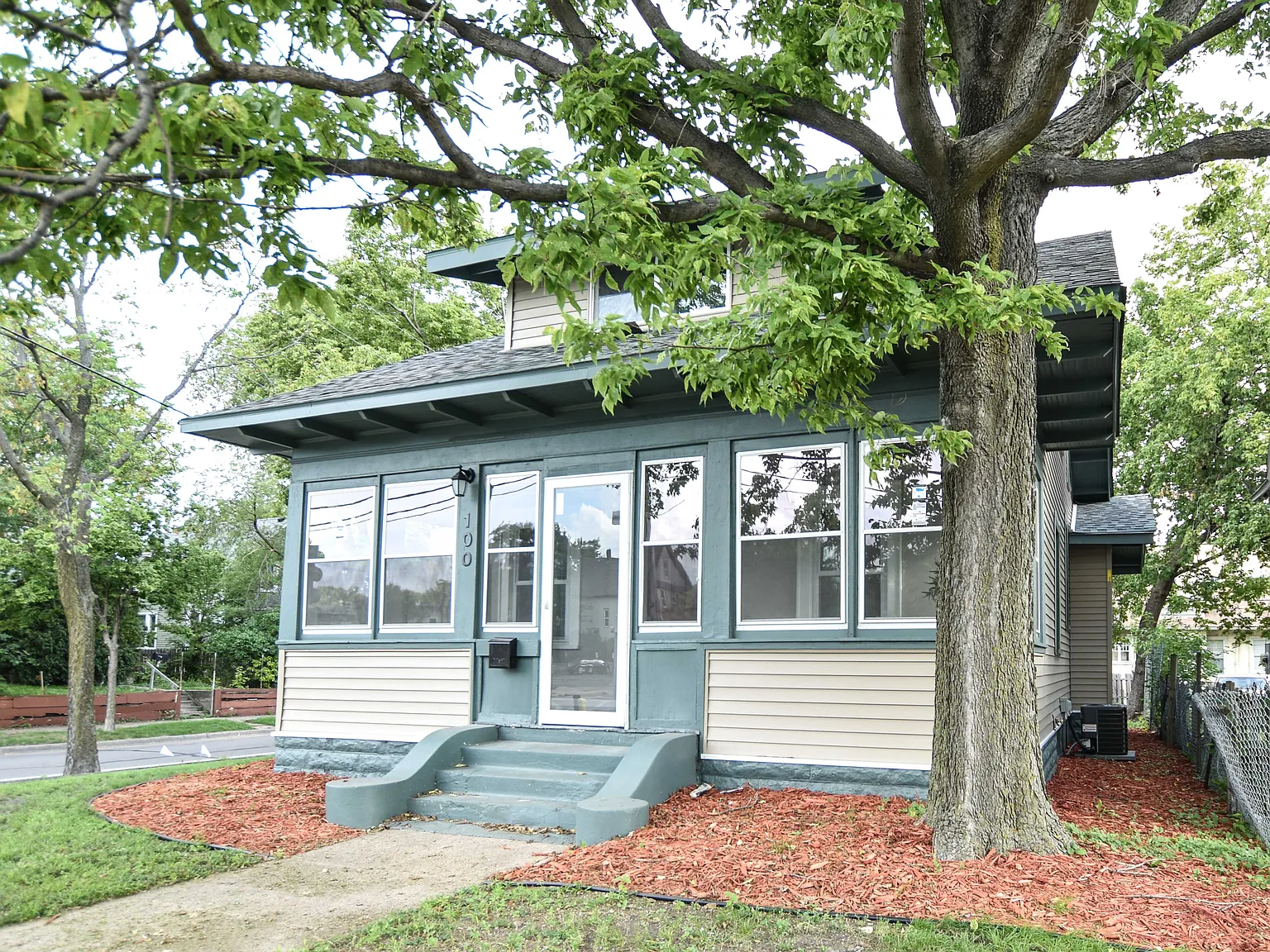 4 bed, 1127 sqft, $2,500 — Photo 2