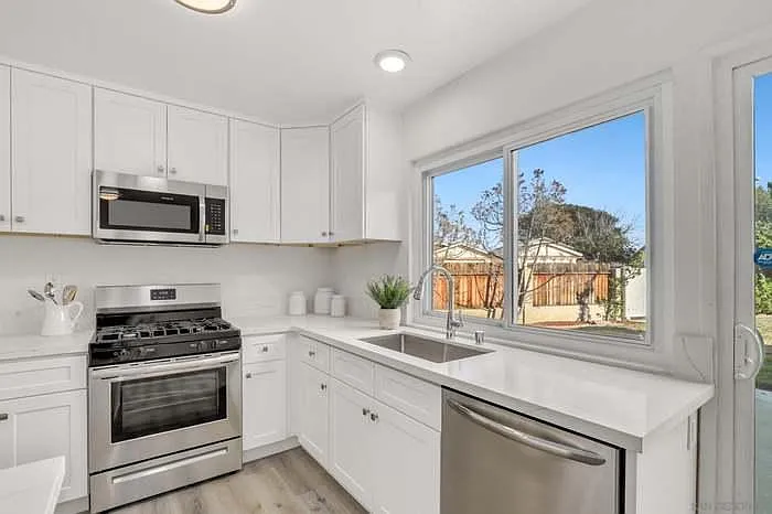 8449 Travis Ct