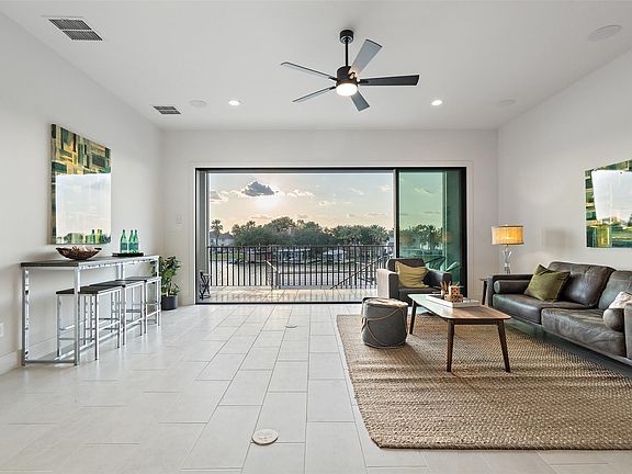 5th image of 171 Pointview Dr