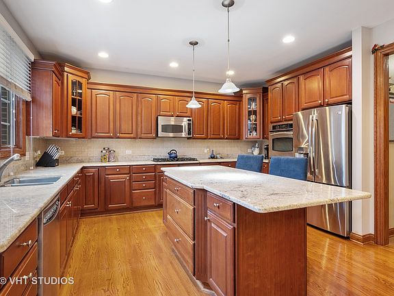 4th image of 745 John Ct