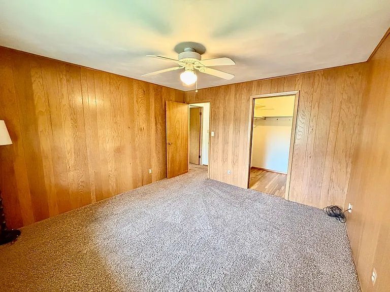 Spacious 2 Bedroom 1 Bathroom! — Photo 7