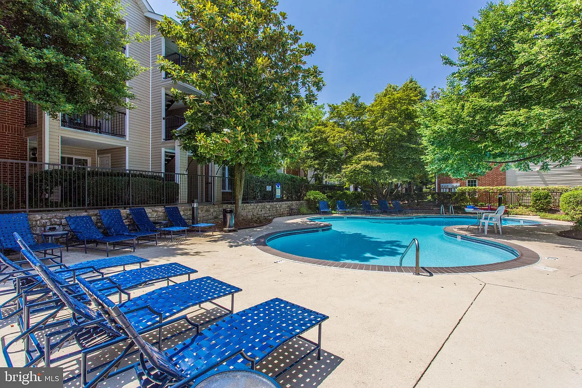 Building Photo - 3308 Wyndham Cir #122