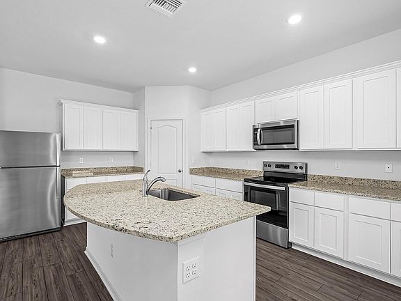 5th image of 620 SW Dairy Road