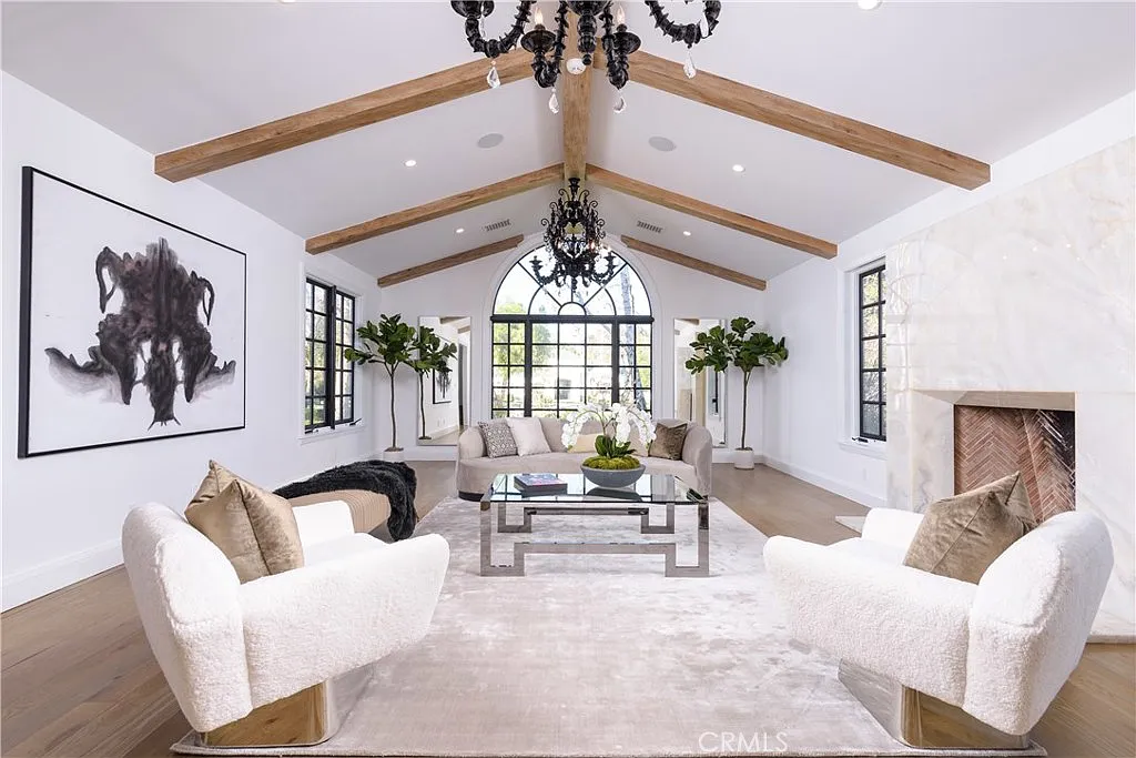 6 bed, 8.0 bath, 8284 sqft, $35,000 — Photo 2