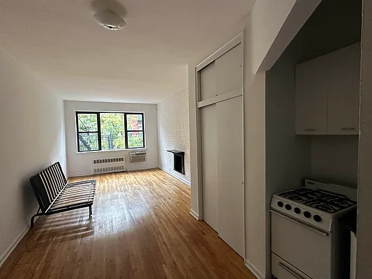 Rented by Eric Goodman Realty Corp | media 1