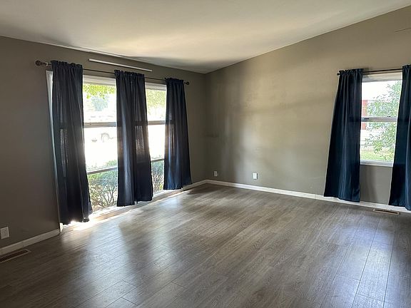 5th image of 3237 Oxford Ln