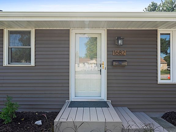 2nd image of 1682 Debra Ln