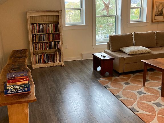 2nd image of 427 Main St APT 3