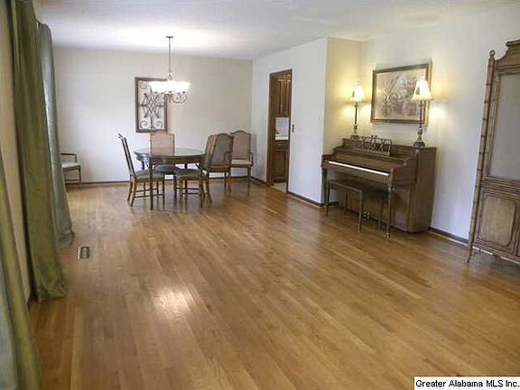 3rd image of 220 Westcliff Cir