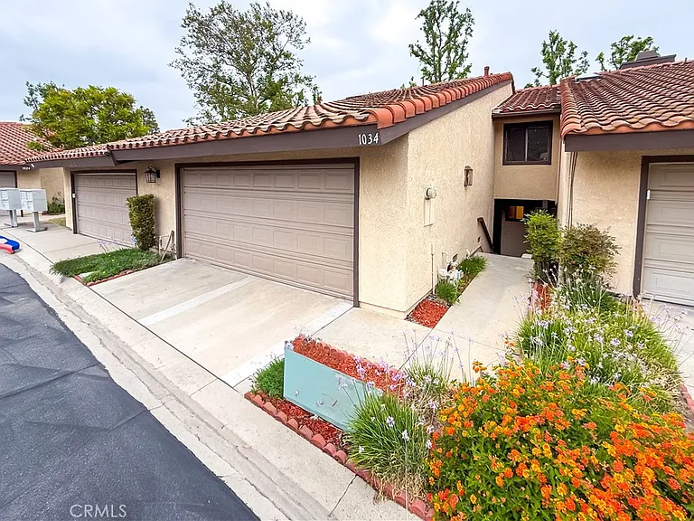 1034 Romney Dr — Photo 1