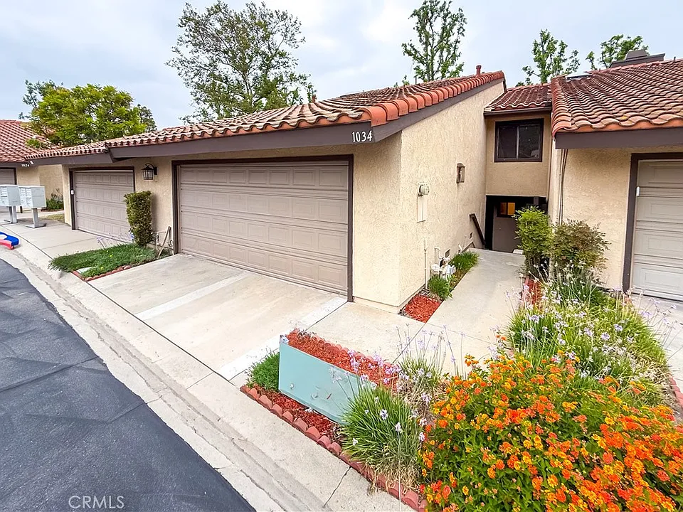 1034 E Romney Dr