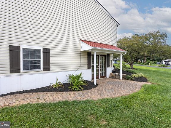 4th image of 805 Rolling Ridge Dr